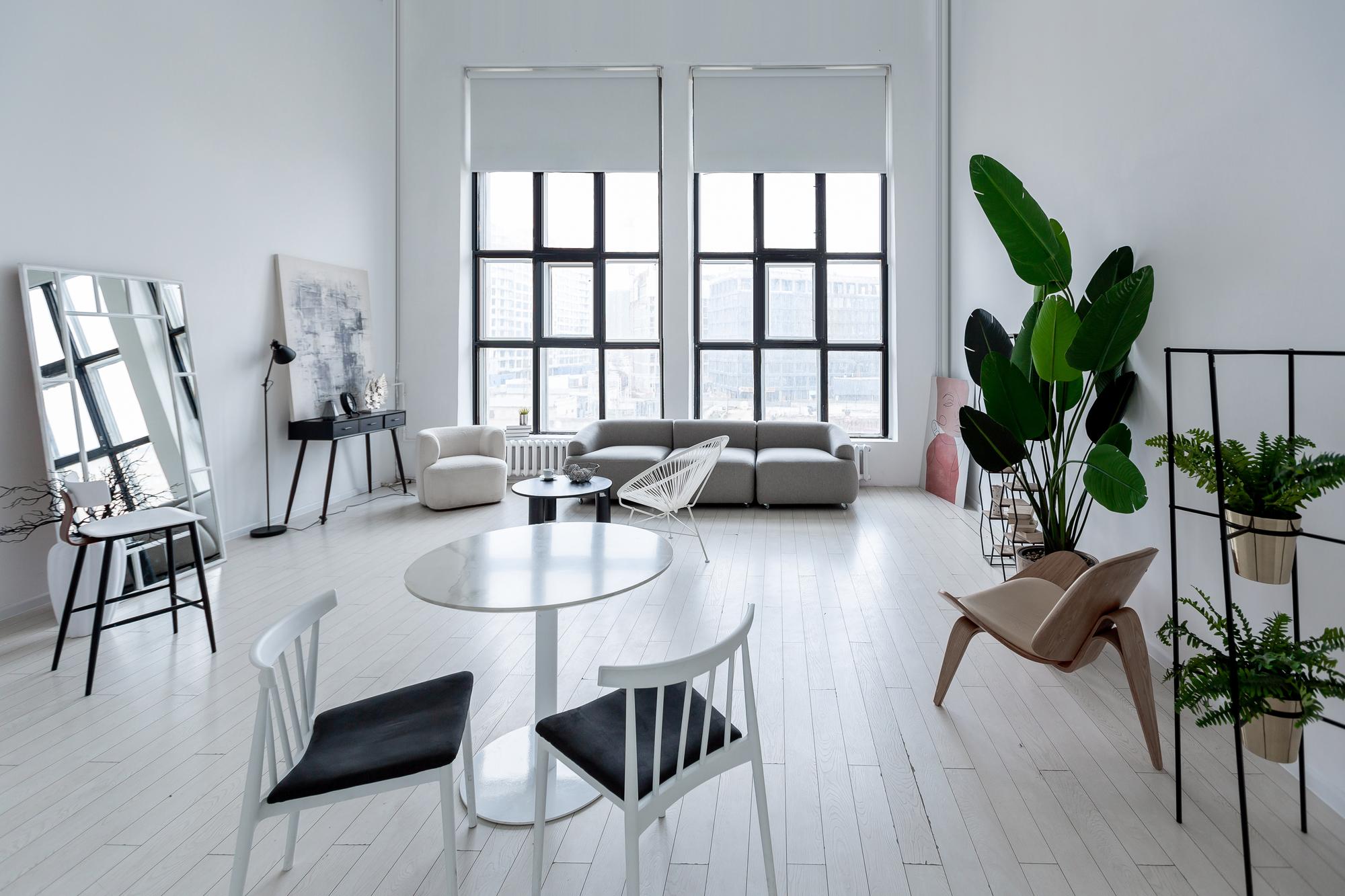 Living spațios fotografiat pentru listare